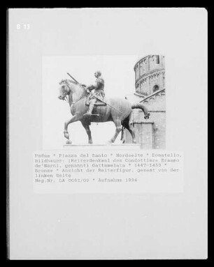 Reiterdenkmal des Erasmo da Narni: il Gattamelata — Gattamelata in Condottieren-Rüstung zu Pferd