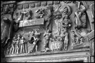 Fribourg: Relief im Timpanon der Kathedrale
