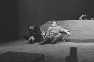 Szenenbilder aus "Optimistische Tragödie" von Wsewolod Wischnewski. Berliner Ensemble, 28.03.1958