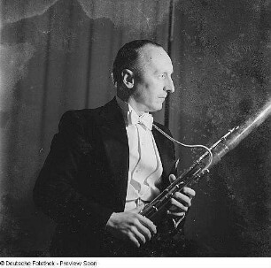 Porträt Herr Wappler (Musiker der Staatskapelle) mit Fagott