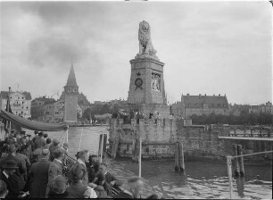 Lindau, Hafeneinfahrt : Lindau. Hafeneinfahrt mit Löwendenkmal (J. v. Halbig)