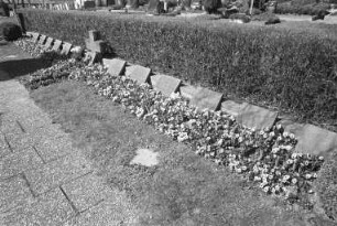 Ehrenhain für Gefallene des Zweiten Weltkriegs auf dem Friedhof Grünwettersbach