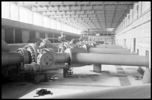 Latschau: Lünerseekraftwerk, Schieberhaus mit Verteiler Rohrleitungen