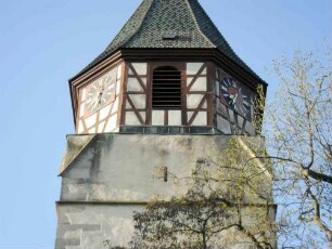Turm von Norden - oberer Bereich mit Schlitzscharte und Fachwerk-Glockenstube