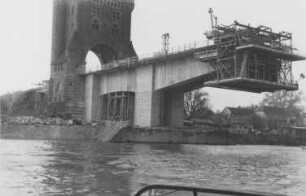 Wiederaufbau der Straßenbrücke Worms/Rhein