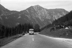 Schwarzbachwachsattel: Alpenstraße mit Postbus