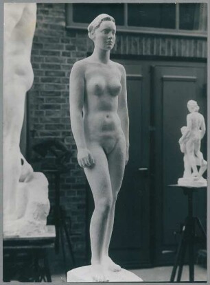 Stehende, 1935/40, Gips