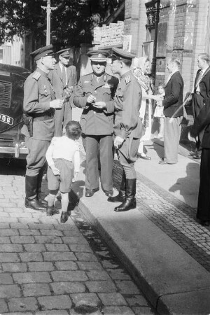 Festakt zur Grundsteinlegung für das Haus der Sorben, am 24.08.1947 in Bautzen. : Swjatočnosć połoženja zakłada Serbskemu domej, dnja 24.08.1947 w Budyšinje.