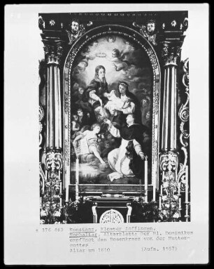 Hochaltar mit Bild: der Heilige Dominikus empfängt den Rosenkranz von der Muttergottes