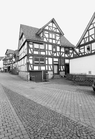 Einhaus; Helsa, Königstraße 2