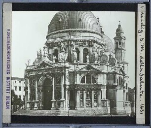 Venedig, S. Maria della Salute : Hauptportal, Außenaufnahme vom Canale Grande aus