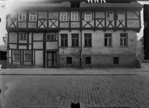 Quedlinburg, Schmale Straße. Wohnhäuser. Straßenfront