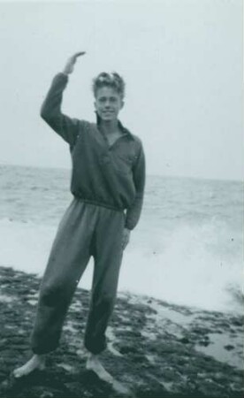 Fotoalbum (mit Hakenkreuzemblem) mit Fotos aus der Jugendzeit Wolf Middendorffs