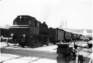 Bahnhof Gammertingen, Rangieren der Lok 141, Schranke Baujahr 1944, Maschinenfabrik Esslingen, 1992 elektromotorisch