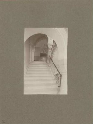 Treppenhaus zum ersten Stock der Kaiserin-Augusta-Stiftung in Potsdam
