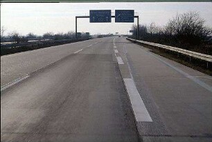 Einfahrt in Nebenfahrbahn West (Heidelberg Richtung Karlsruhe) von Hauptfahrbahn West (Heidelberg Richtung Karlsruhe)