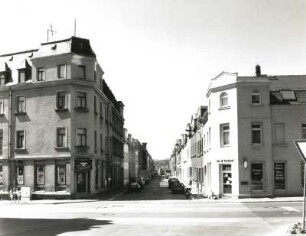 Oelsnitz/Vogtland. August-Bebel-Straße. Blick von der Kreuzung Plauensche Straße nach Südwesten