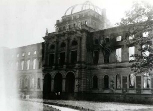 Zerstörungen Zweiter Weltkrieg. Sammlungsgebäude - Landesbibliothek und Landessammlungen für Naturkunde am Friedrichsplatz