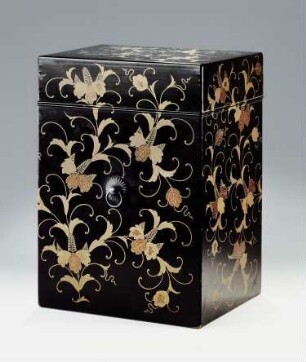 Hutkasten (bôshibako) mit Paulownia-Dekor