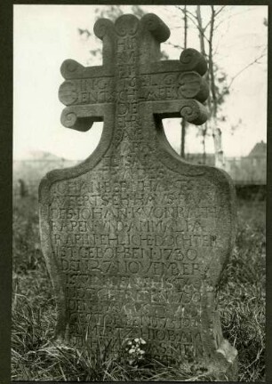 Friedhof. Grabkreuz, Fam. Rapen