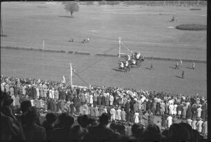 Hoppegarten: Start vor den Tribünen