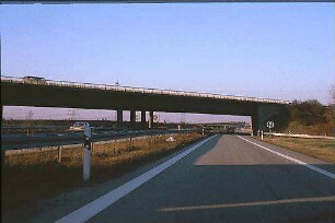 Nebenfahrbahn Ost (Heilbronn Richtung Mannheim): Brücke Südost (Hauptfahrbahn Ost der B36) von Süden