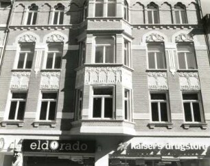 Halle (Saale), Leipziger Straße 30. Wohn-und Geschäftshaus (um 1900)
