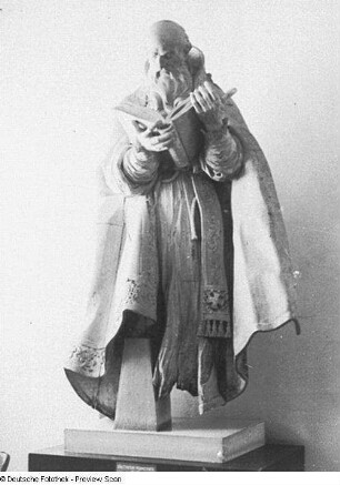 Heiliger Ambrosius : Permoser, Balthasar. Heiliger Ambrosius. Holz, geschnitzt, weiß gefasst; Höhe 2,08 m. 1724/1725. Bautzen: Stadtmuseum