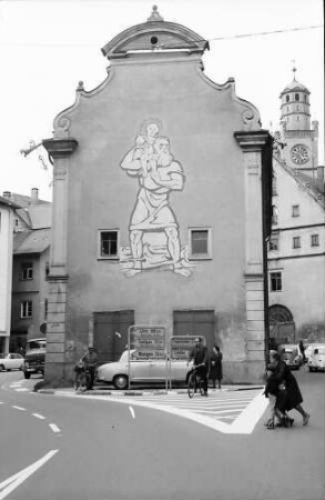 Ravensburg: Ehemaliges Kornhaus mit Bild und Straßenwegweiser