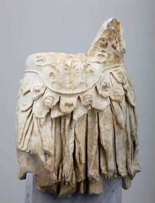 Torso einer Panzerstatue