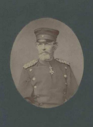 Theodor von Wundt, Generalmajor, Kriegsminister von 1874-1883 in Uniform, Mütze und Orden, Brustbild in Halbprofil