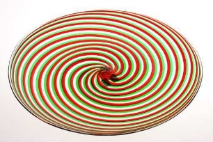 Teller mit Spiralfäden
