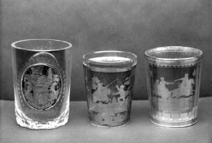 Becher in Zwischengoldtechnik mit geschliffenen Medaillons