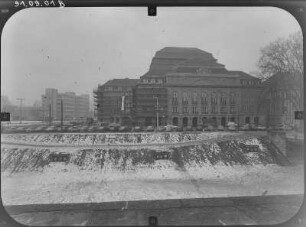 Dresden-Altstadt, Theaterstraße 2. Schauspielhaus (1911-1913; W. Lossow, M. H. Kühne). Ansicht von Süden (teilweise eingerüstet)