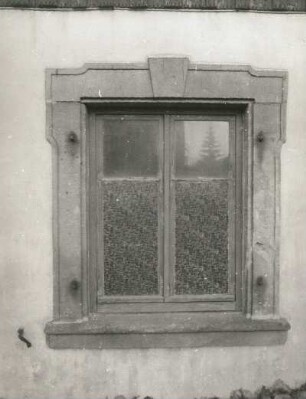 Deutschneudorf, Bergstraße 11. Pfarrhaus. Erdgeschoß-Fenster