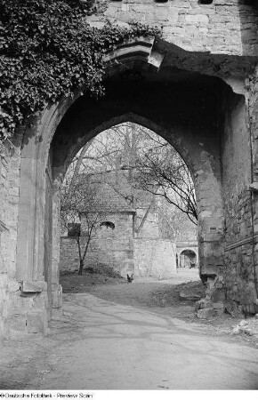 Eingangstor zum Burghof des Schlosses Seeburg