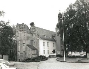 Bahnsdorf-Neudeck. Schloß (Landespolizeischule Brandenburg); 1521, 1711). Hofseite