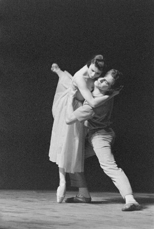 Szenenbilder aus "Stunde des Tanzes", Ballett in der Choreographie von Jean Weidt?. Dramatische Ballett der Volksbühne Berlin, 23.11.1958