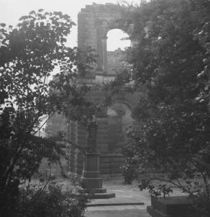 Dresden-Altstadt. Zwinger. Ruine der Sempergalerie