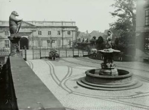 Dessau, Brunnen auf dem Schlosshof