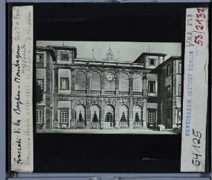 Frascati, Villa Mondragone : Hoffassade