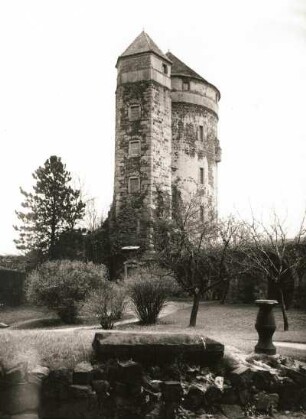 Stolpen. Burg Stolpen. Johannisturm (Coselturm). Ansicht über den vierten Hof