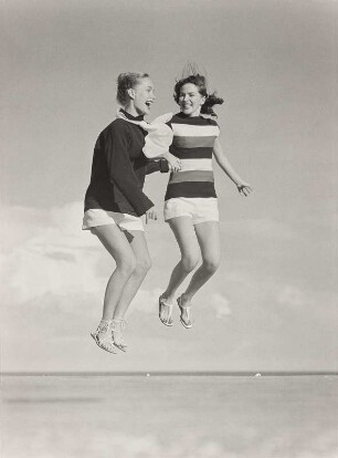 Modeaufnahme, Modelle Eunice Sherman und Theo Graham (Mademoiselle)