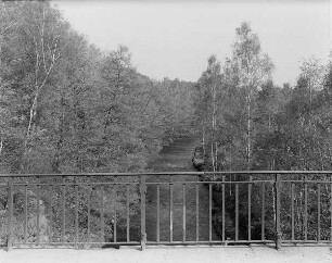 Freiberg-Halsbach, Alte Dresdner Straße, Straßenbrücke über die Freiberger Mulde. Blick von der Brücke nach Norden