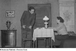 Darsteller des Zirkels des Messeamtes im sowjetischen Einakter "In der Taiga", Sieger in der Kategorie "Dramatischer Zirkel" beim Bezirksausscheid der Volkskunstgruppen 1954