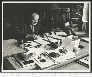 Porträtaufnahme Martin Heidegger