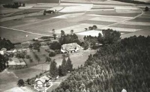 Waitzdorf (Hohnstein-Waitzdorf) Ortsteilansicht mit Waitzdorfer Schänke. Luftbild-Schrägaufnahme von Südwest
