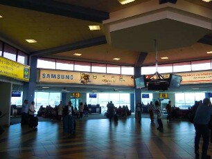 Flughafen Panama-City - Ausgangshalle : Ausgangshalle zu den Flugzeugen, aufgenommen am 16. September 2011 am Internationalen Flughafen Tocumen in Panama-City