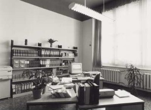 Sächsische Landesbibliothek - Staats- und Universitätsbibliothek Dresden. Zweigbibliothek Maschinenwesen, Teilbibliothek Fördertechnik, Baumaschinen und Logistik. Dienstzimmer Mitarbeiter : Dresden-Südvorstadt, Münchner Platz 3 (Georg-Schumann-Bau der TU Dresden). Sächsische Landesbibliothek - Staats- und Universitätsbibliothek Dresden. Zweigbibliothek Maschinenwesen, Teilbibliothek Fördertechnik, Baumaschinen und Logistik. Dienstzimmer Mitarbeiter