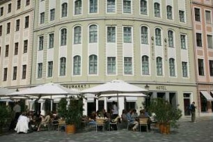 Dreden-Altstadt, Neumarkt 1-3. QF Hotel. Straßencafé